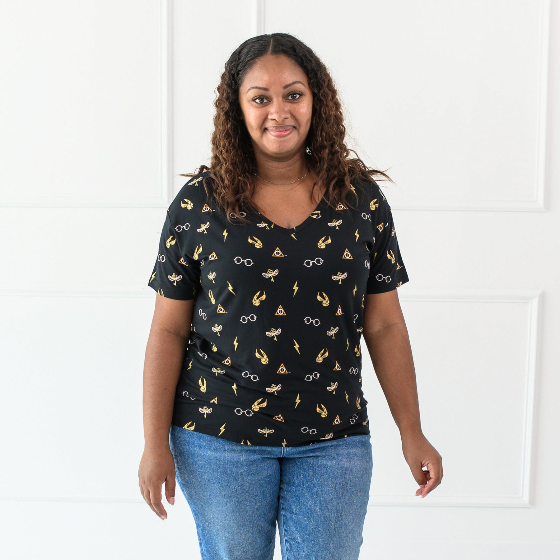 Women's Relaxed Fit V-Neck in Midnight Icon