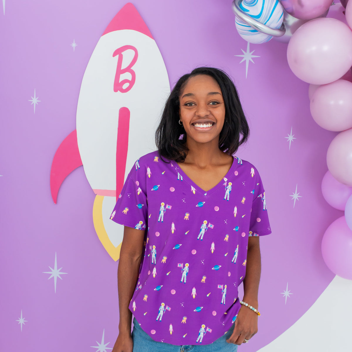 Women’s Relaxed Fit V-Neck in Barbie™ Astronaut