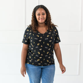 Women's Relaxed Fit V-Neck in Midnight Icon
